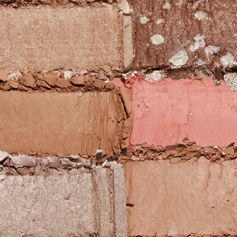 🆕 True + Luscious Lucky Glow Bronze and Highlight Palette